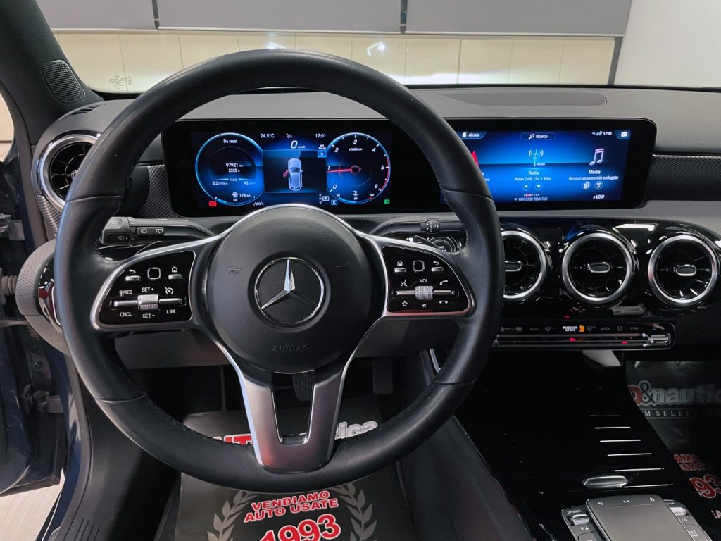 MERCEDES-BENZ A 180 D SPORT AUTO - 18