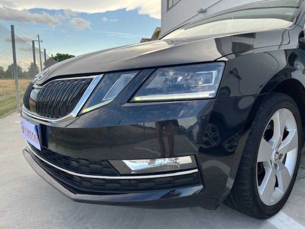 SKODA Octavia 1.4 TSI DSG Wagon Style G-Tec - 3
