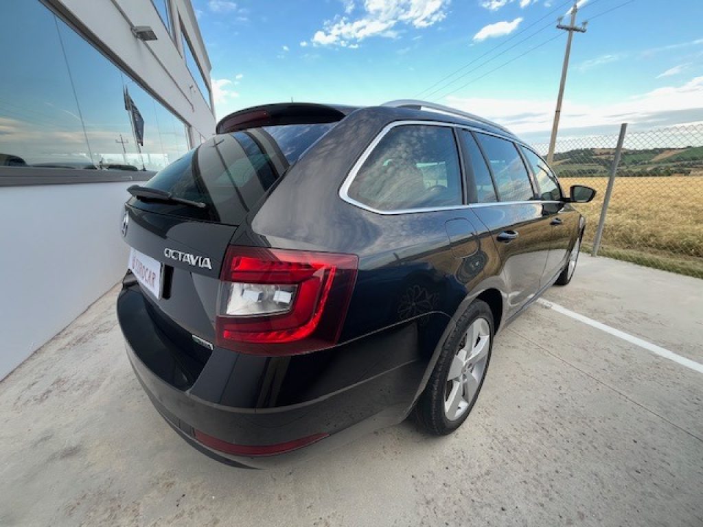 SKODA Octavia 1.4 TSI DSG Wagon Style G-Tec - 7