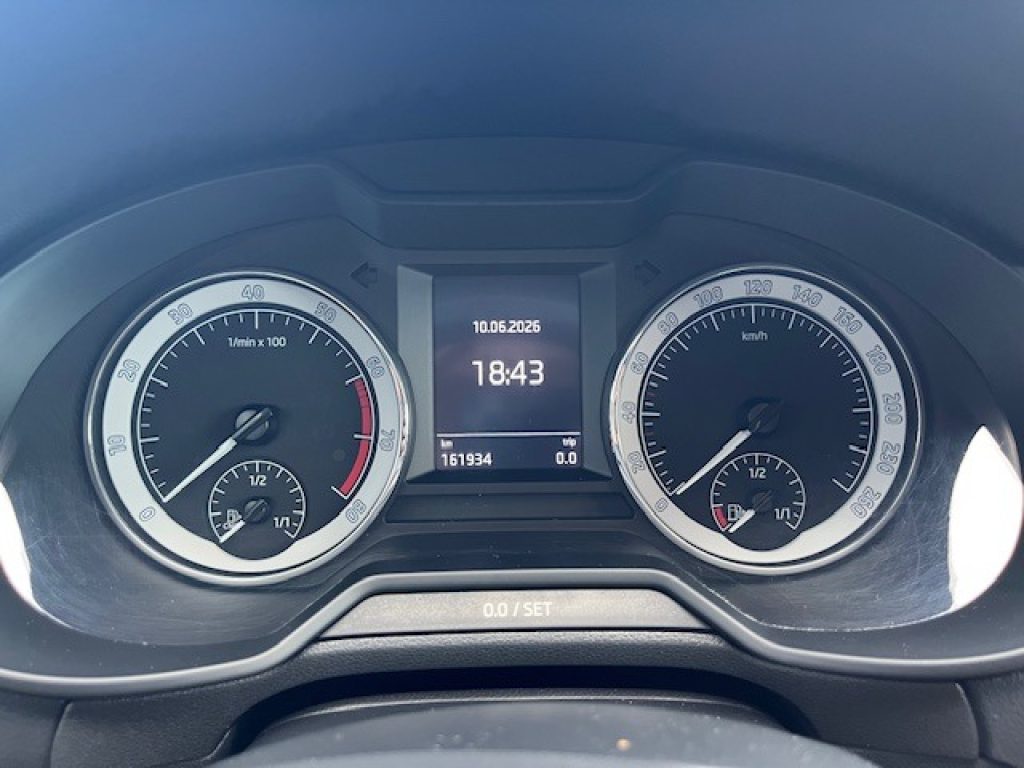 SKODA Octavia 1.4 TSI DSG Wagon Style G-Tec - 12