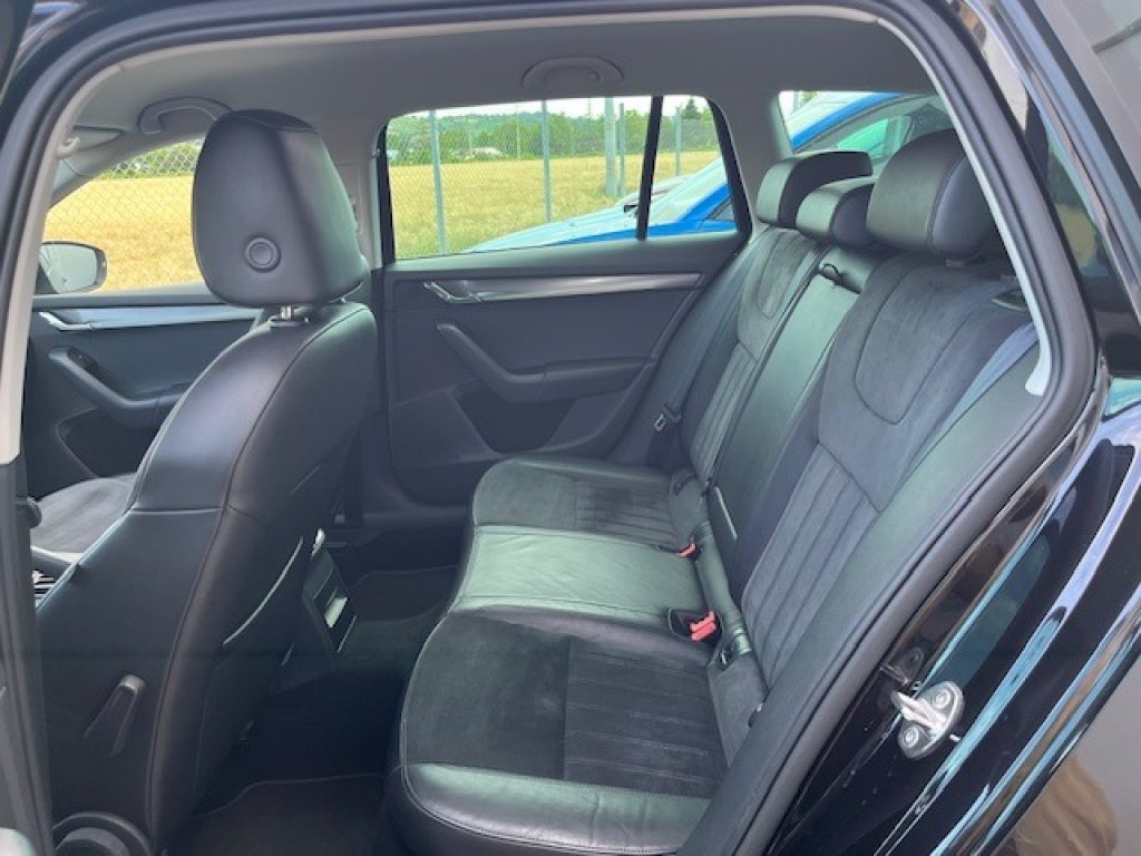 SKODA Octavia 1.4 TSI DSG Wagon Style G-Tec - 19