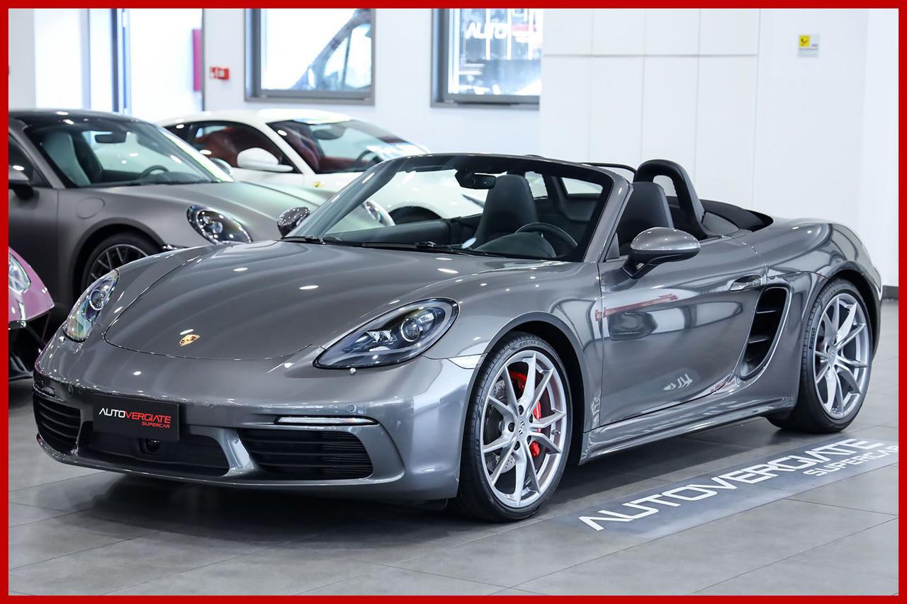 PORSCHE 718
