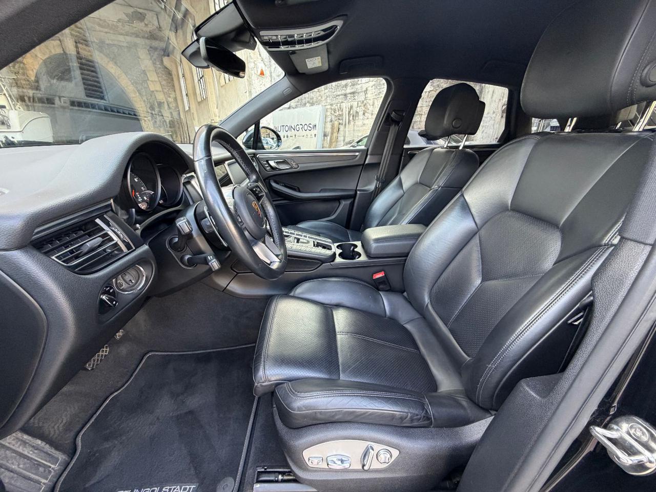 PORSCHE Macan 2.0 - 12
