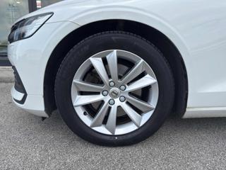 Clicca per ingrandire V60 - B4 (d) Geartronic Momentum SENZA VINCOLI