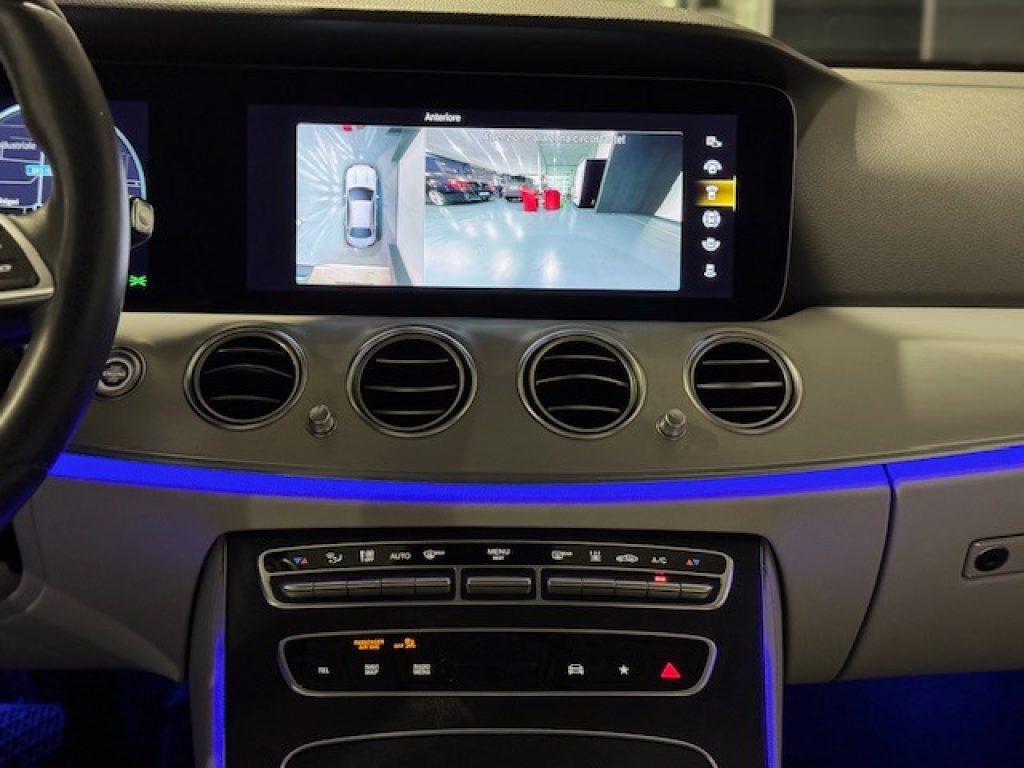 Clicca per ingrandire E 300 - de 4Matic Berlina Premium Plus AMG