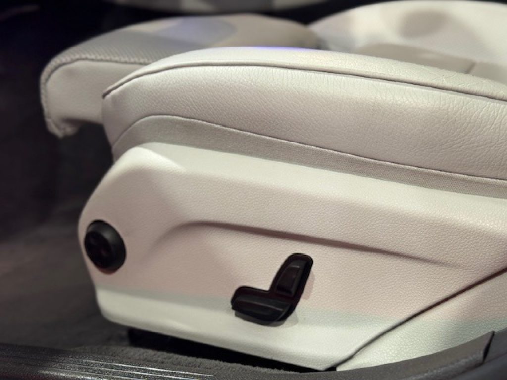 Clicca per ingrandire E 300 - de 4Matic Berlina Premium Plus AMG