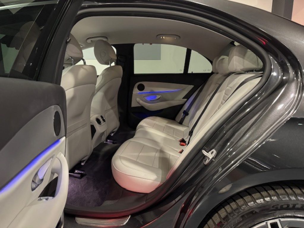 Clicca per ingrandire E 300 - de 4Matic Berlina Premium Plus AMG