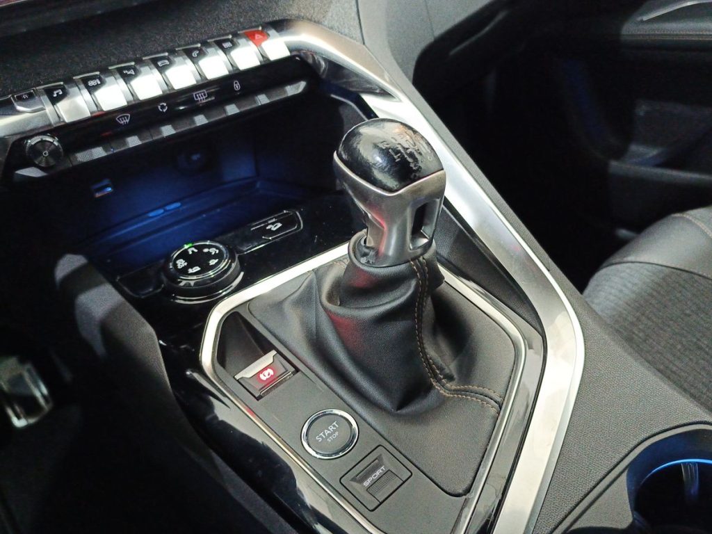 PEUGEOT 3008 BlueHDi 130 S&S GT Line - 8