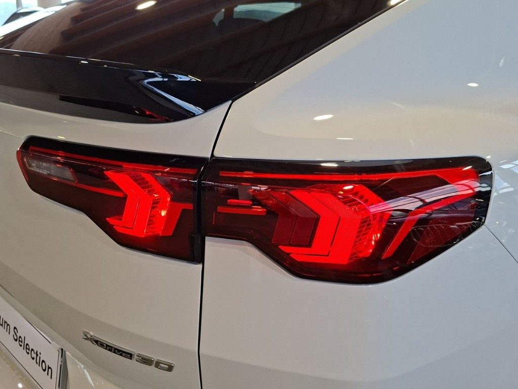 BMW iX2 xDrive 30 Msport Pro - 7