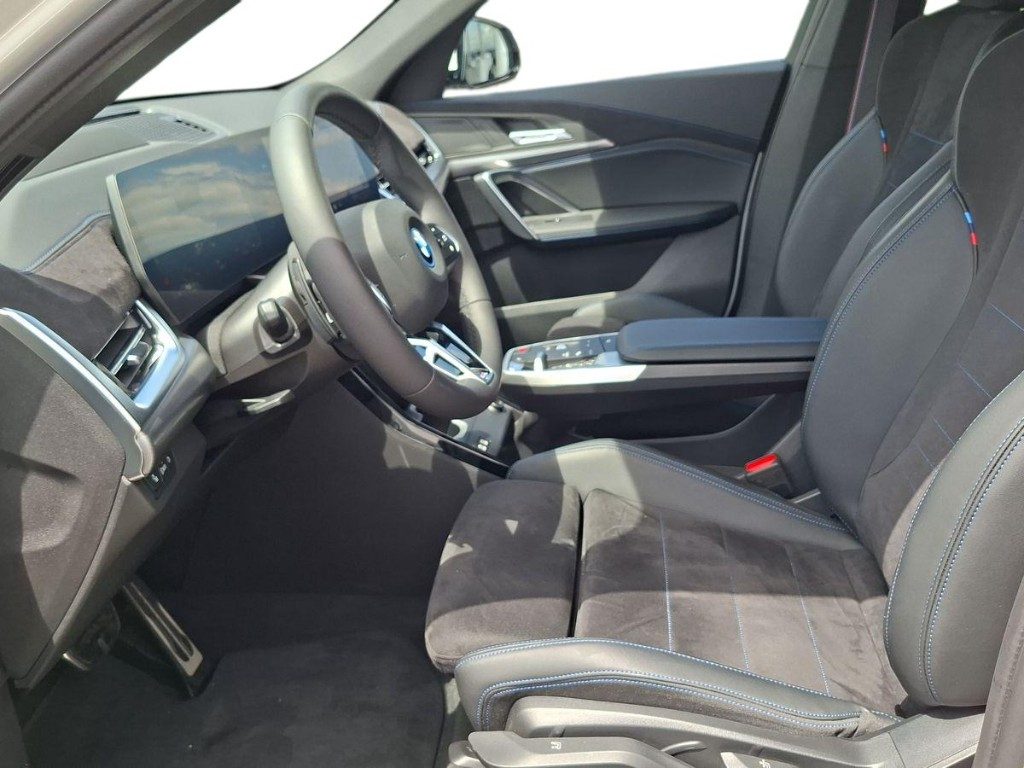BMW iX2 xDrive 30 Msport Pro - 9