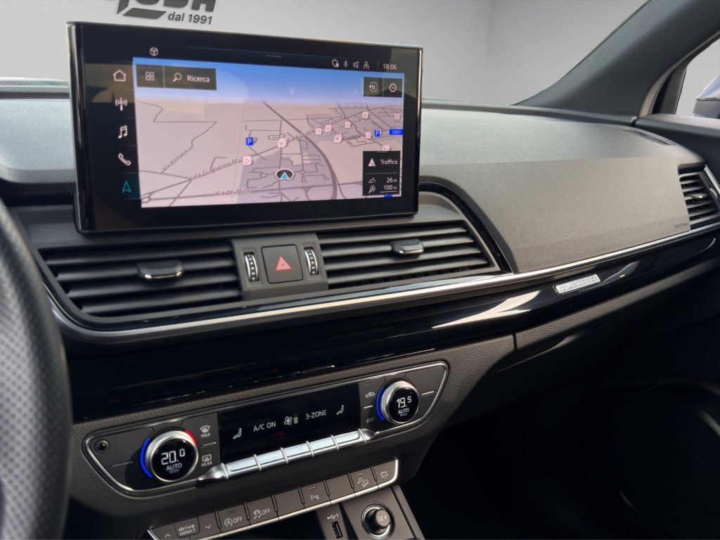 AUDI Q5 40 2.0 tdi Identity Black - 13