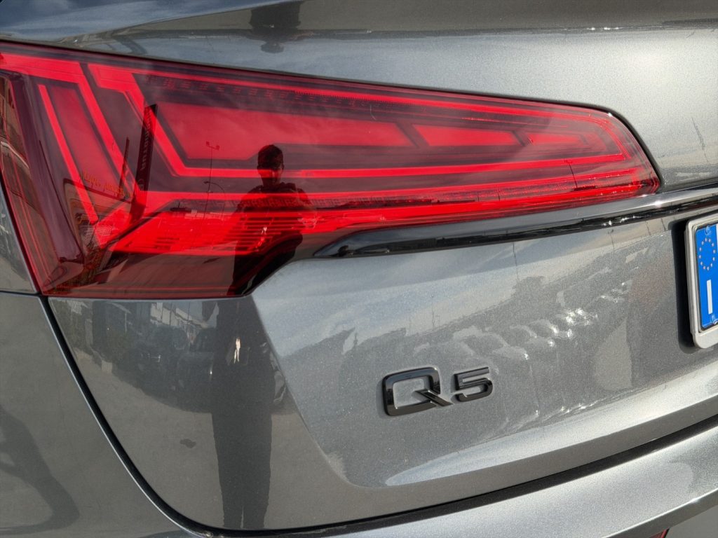 AUDI Q5 40 2.0 tdi Identity Black - 18