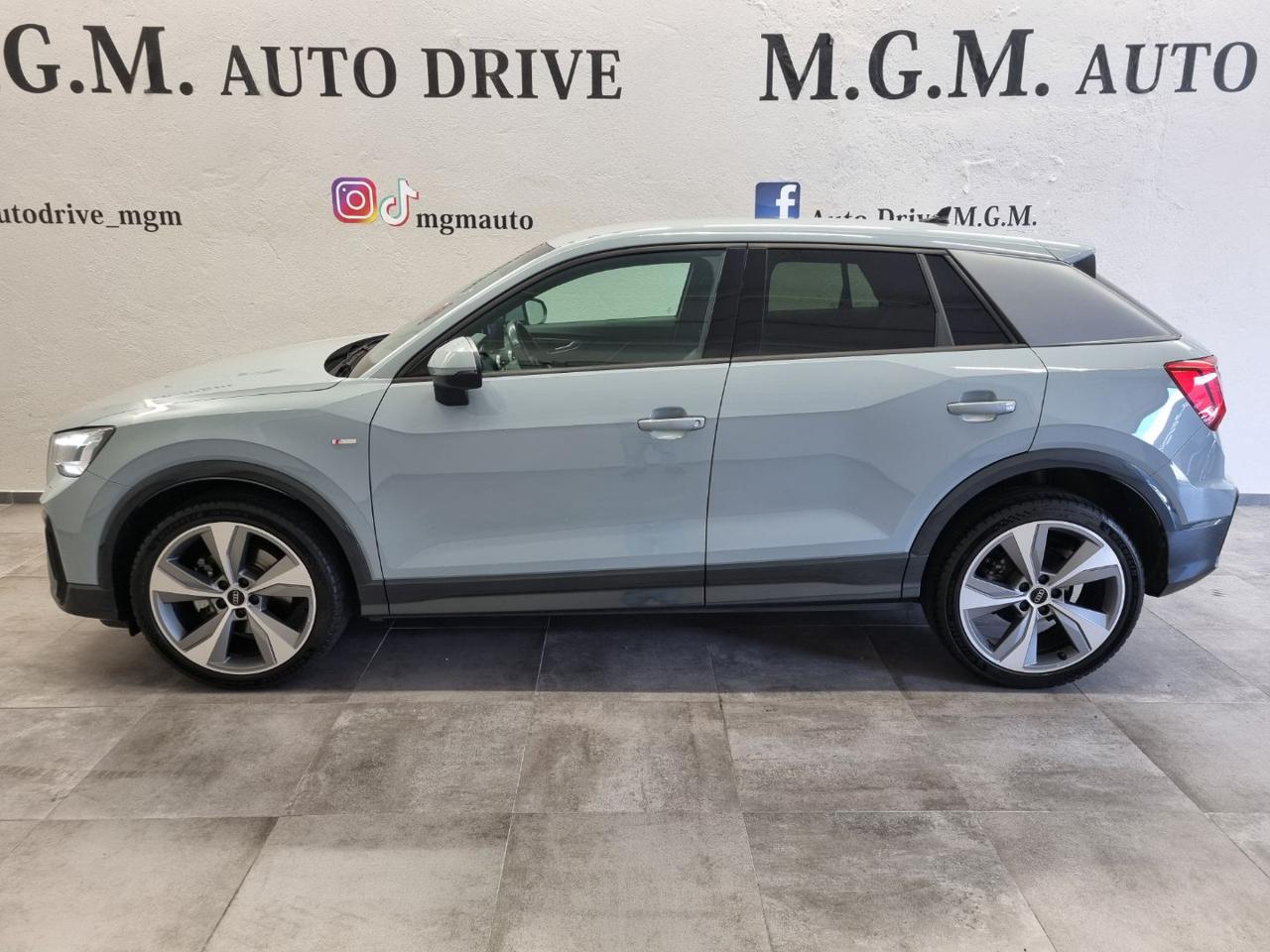 AUDI Q2 40 TFSI quattro S tronic  SLINE Identity Black - 2