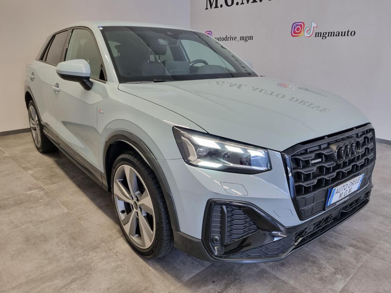 AUDI Q2 40 TFSI quattro S tronic  SLINE Identity Black - 13
