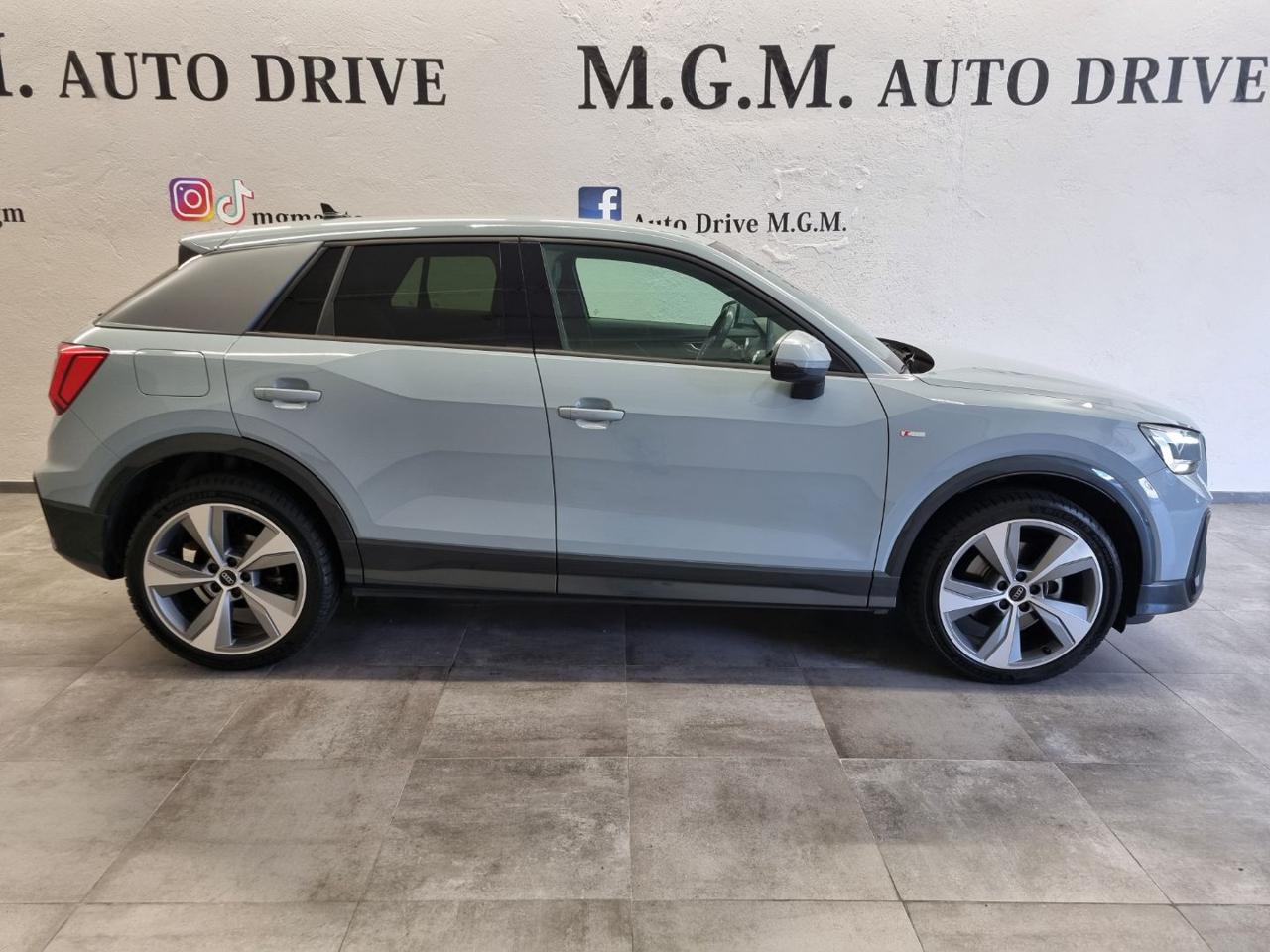 AUDI Q2 40 TFSI quattro S tronic  SLINE Identity Black - 11