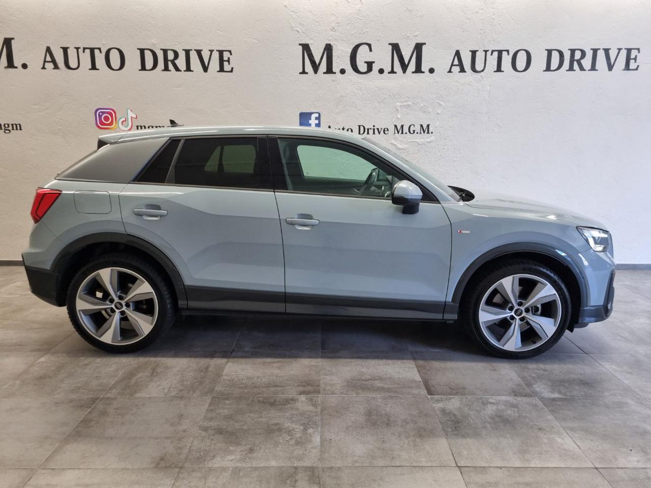 AUDI Q2 40 TFSI quattro S tronic  SLINE Identity Black - 4