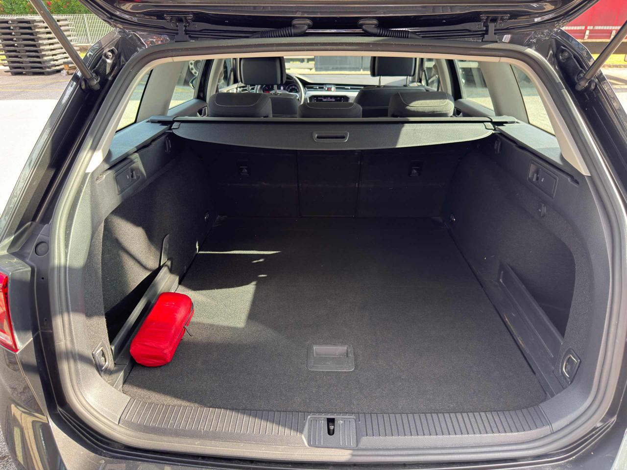 Clicca per ingrandire Passat Variant - 2.0 TDI SCR 122 CV EVO DSG Business