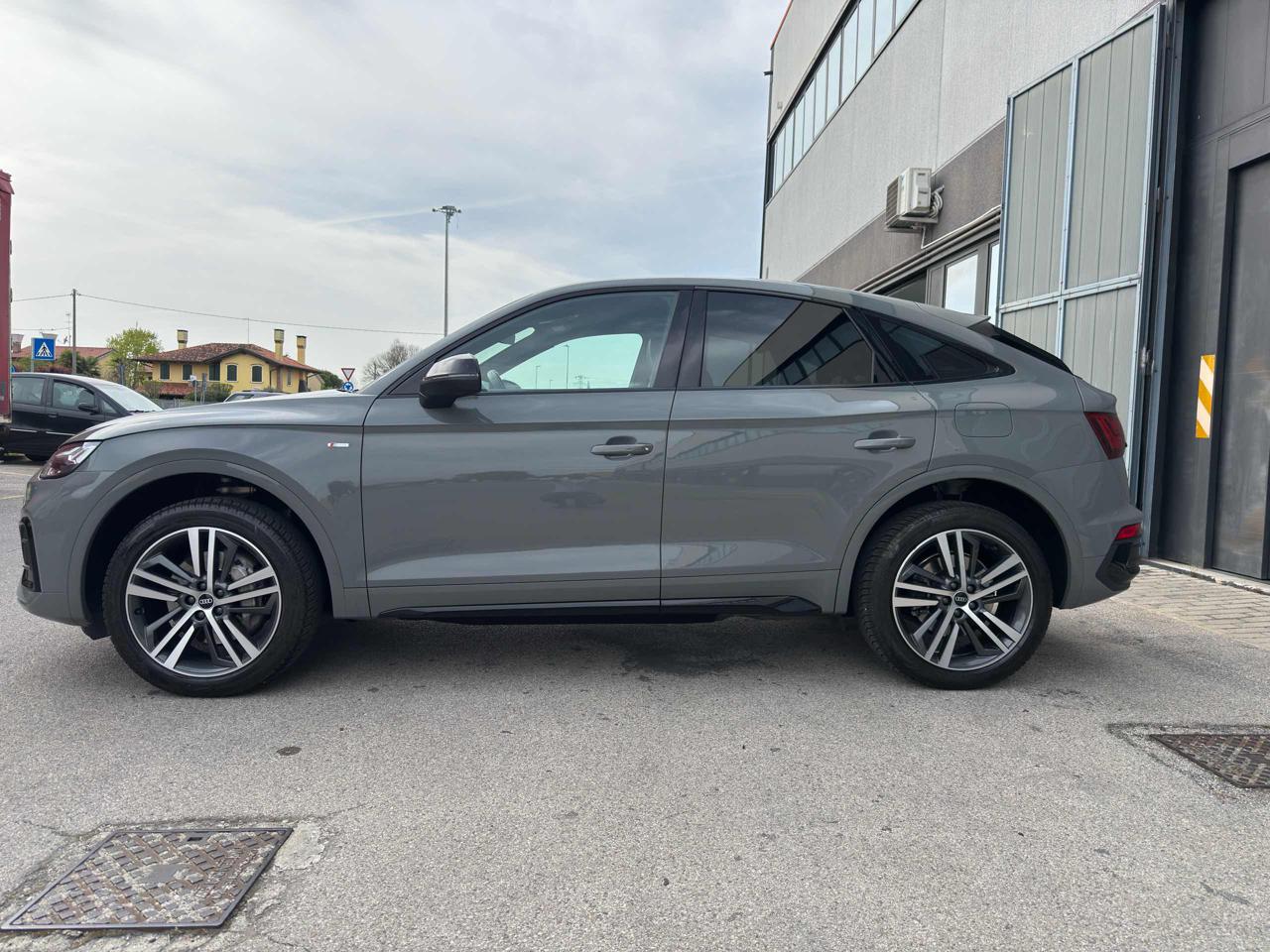 Clicca per ingrandire Q5 - SPB 50 TFSI e quattro Sline plus+IDENTITY BLACK