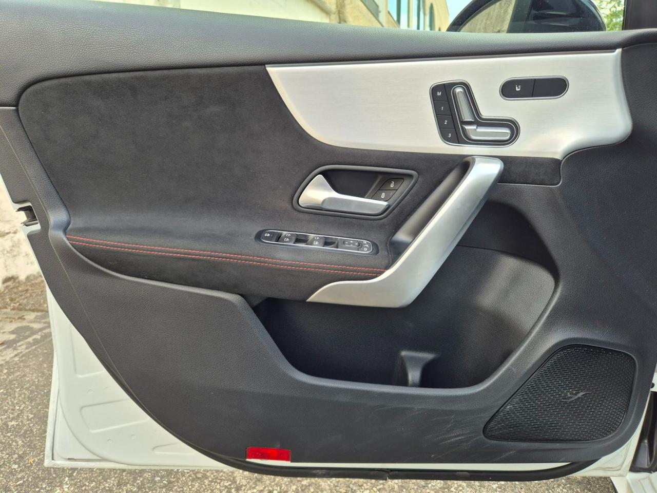 MERCEDES-BENZ A 35 AMG 4Matic Premium Plus - 14