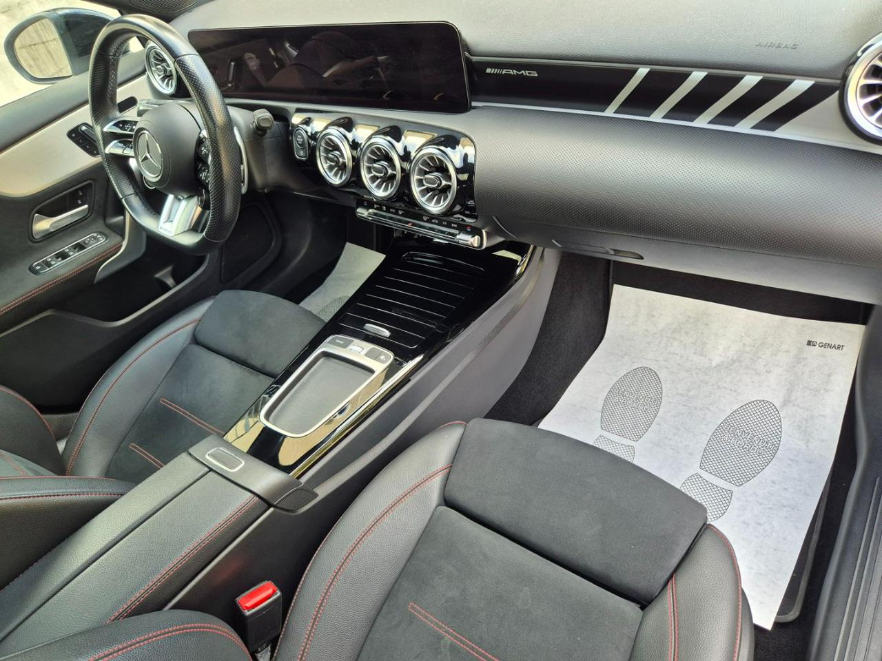 MERCEDES-BENZ A 35 AMG 4Matic Premium Plus - 17