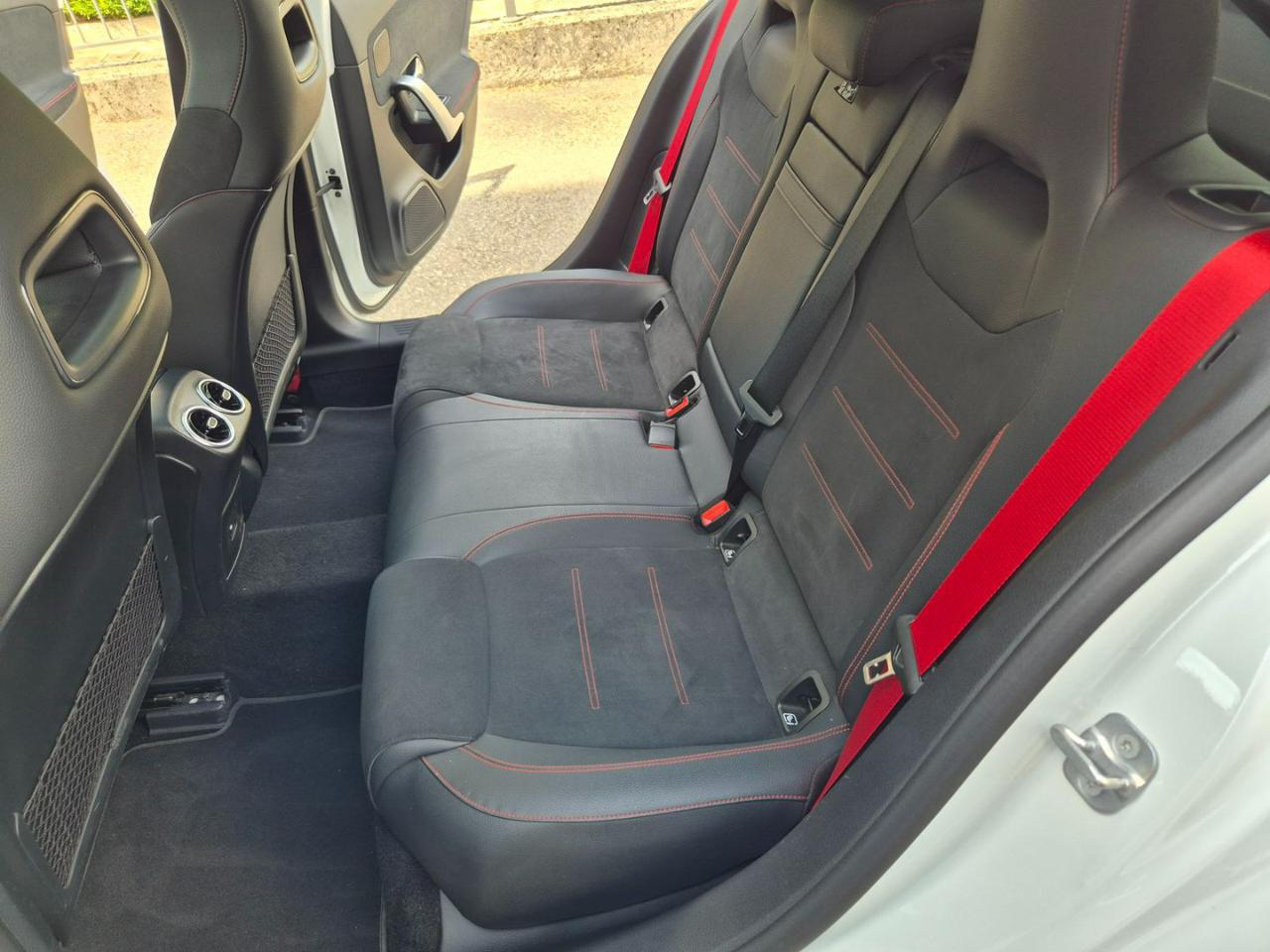 MERCEDES-BENZ A 35 AMG 4Matic Premium Plus - 15