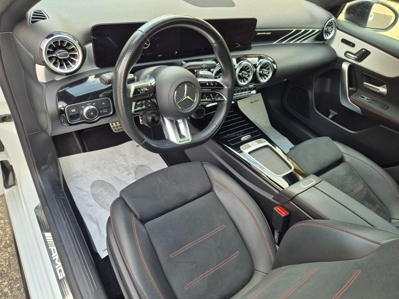 MERCEDES-BENZ A 35 AMG 4Matic Premium Plus - 11