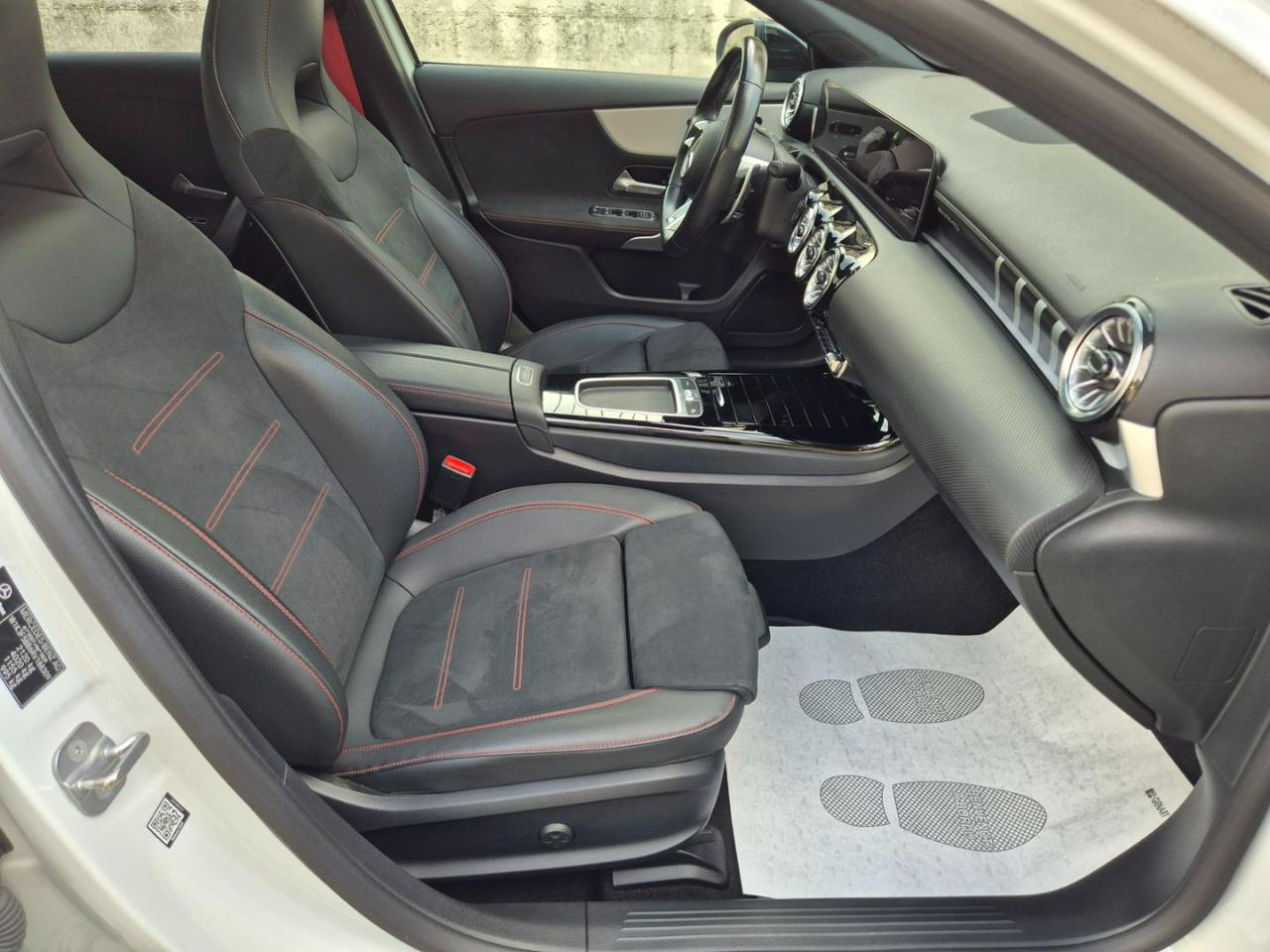 MERCEDES-BENZ A 35 AMG 4Matic Premium Plus - 16