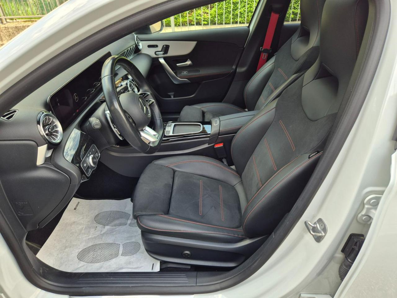 MERCEDES-BENZ A 35 AMG 4Matic Premium Plus - 10