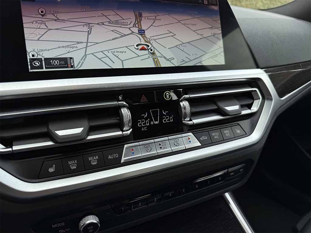 BMW 320 330 i xdrive Luxury BERLINA CILINDRATA 2.000 - 13