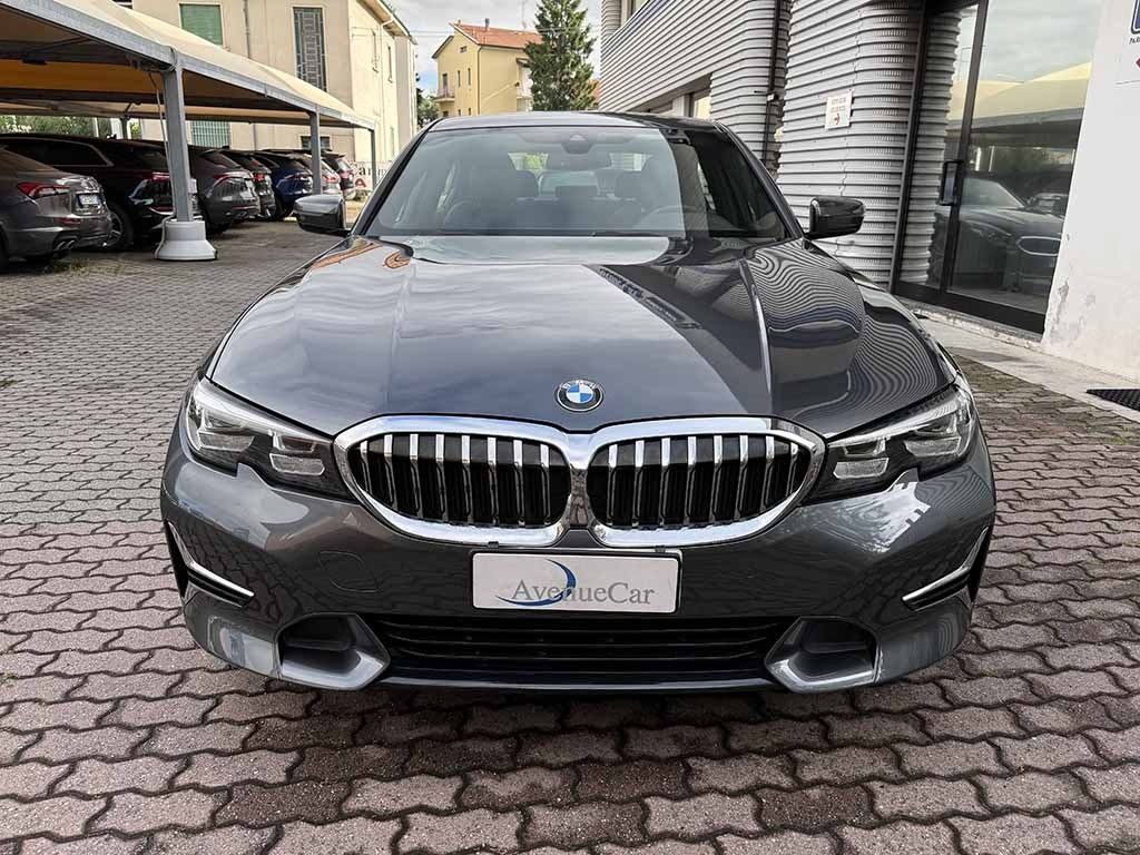 BMW 330 i xdrive Luxury BERLINA CILINDRATA 2.000 - 2