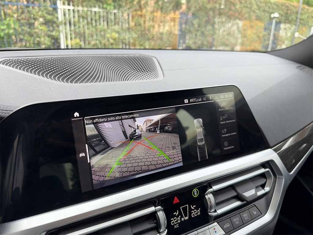 BMW 330 i xdrive Luxury BERLINA CILINDRATA 2.000 - 16
