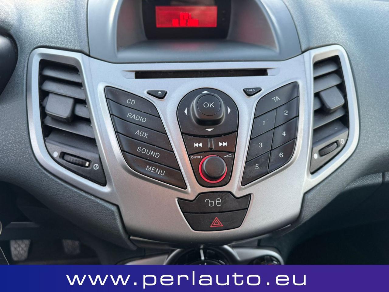 FORD Fiesta 1.4 TDCi 68CV 5 porte Titanium - 9