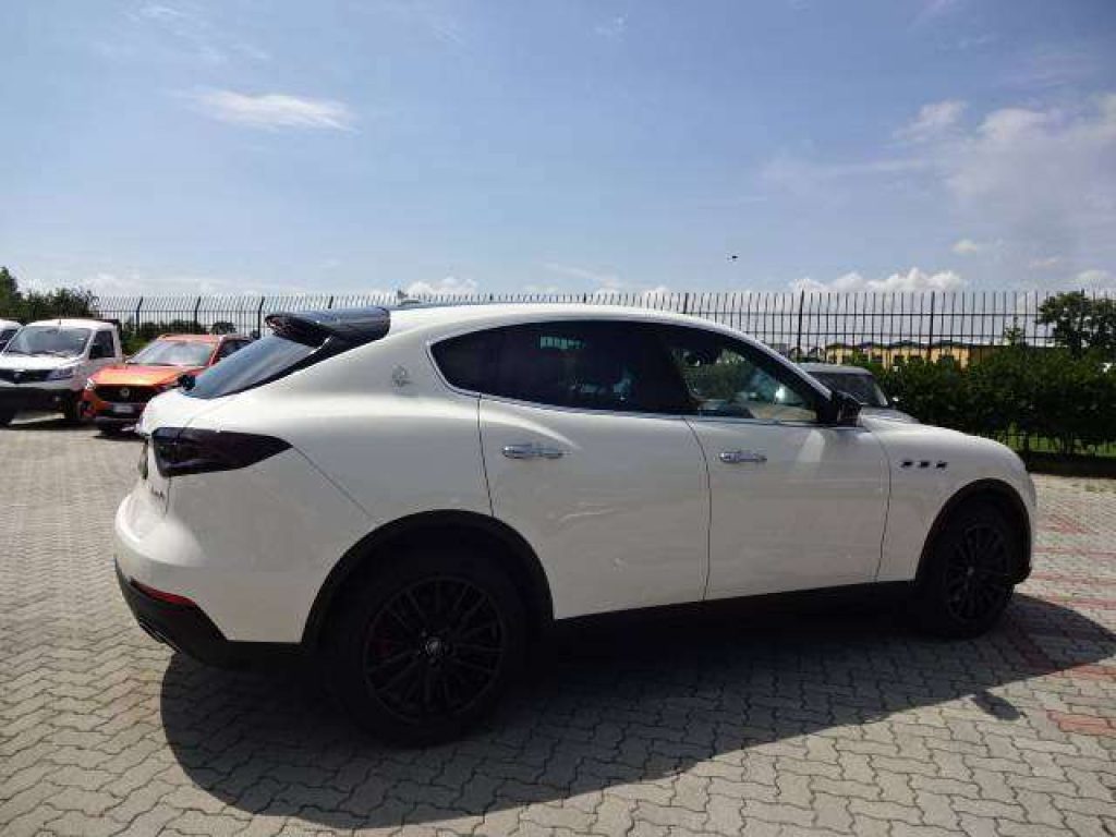 MASERATI Levante 3.0 Q4 V6 350cv auto IVA ESPOSTA - 4