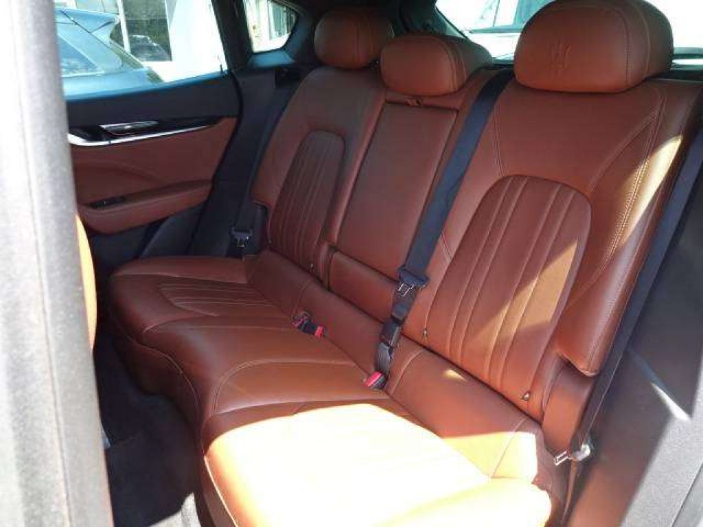 MASERATI Levante 3.0 Q4 V6 350cv auto IVA ESPOSTA - 9