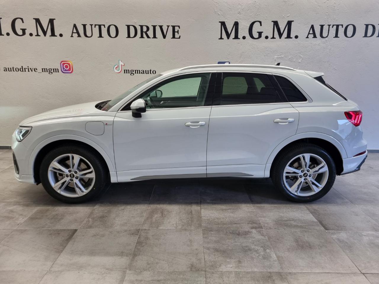 AUDI Q3 45 TFSI e S tronic S line edition - 2