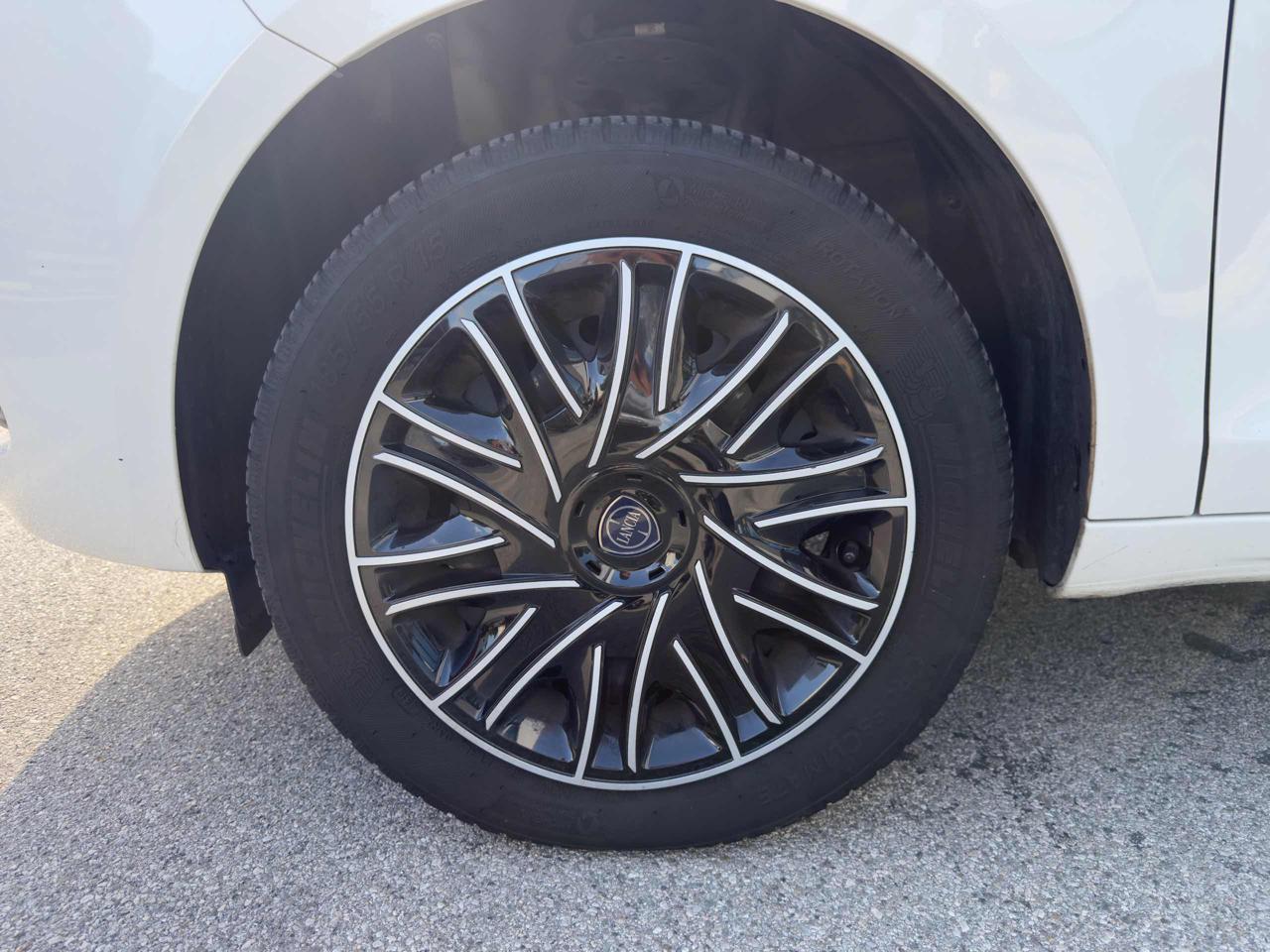 Clicca per ingrandire Ypsilon - 1.2 69 CV 5 porte Platinum
