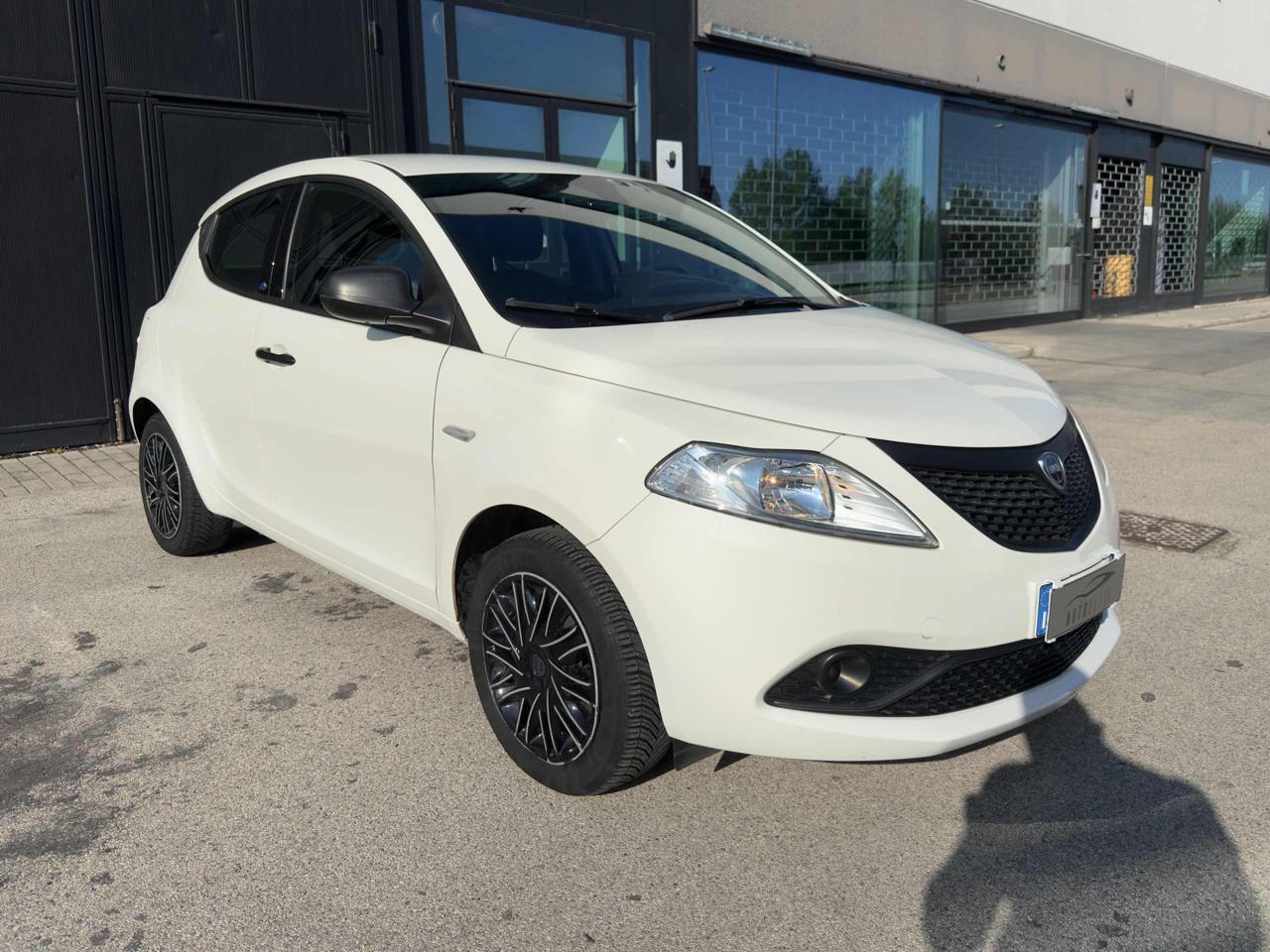 Clicca per ingrandire Ypsilon - 1.2 69 CV 5 porte Platinum