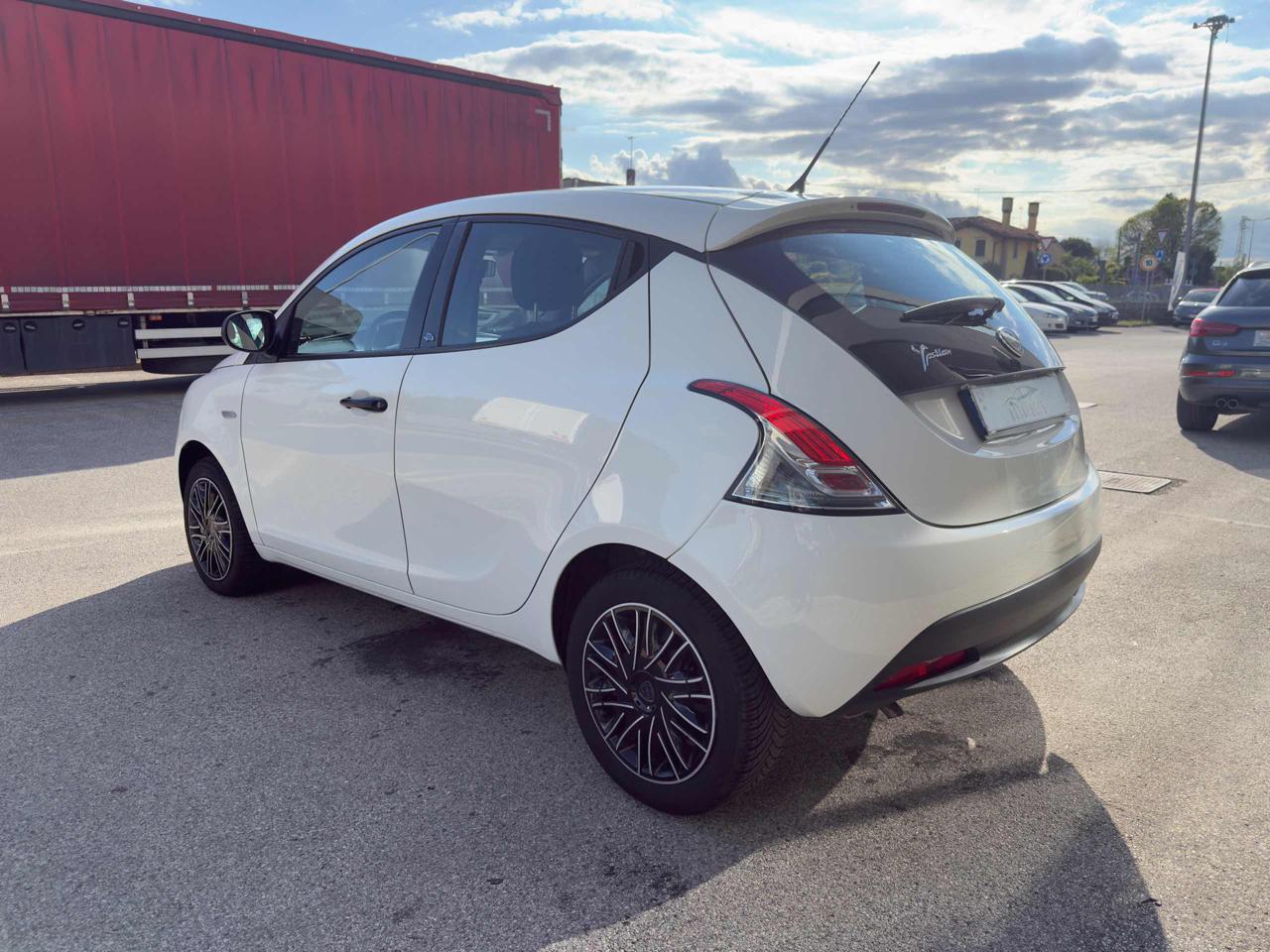 Clicca per ingrandire Ypsilon - 1.2 69 CV 5 porte Platinum