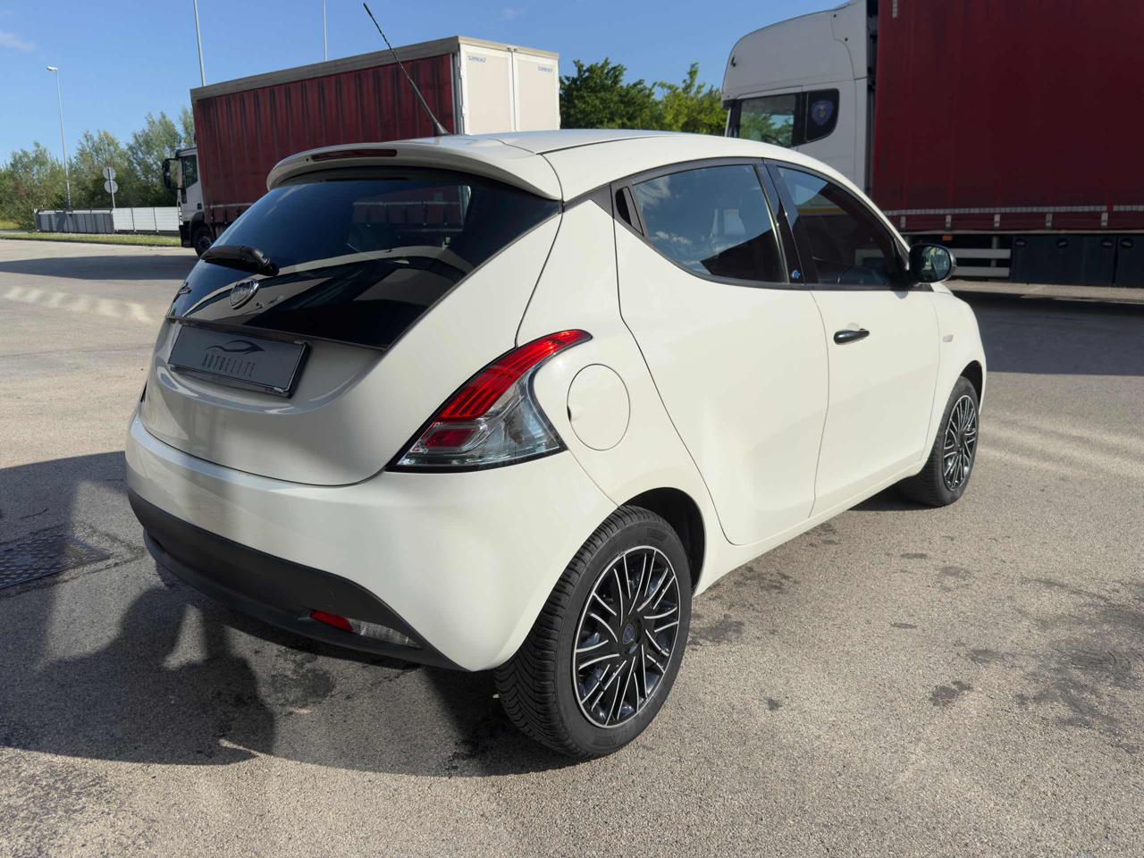 Clicca per ingrandire Ypsilon - 1.2 69 CV 5 porte Platinum