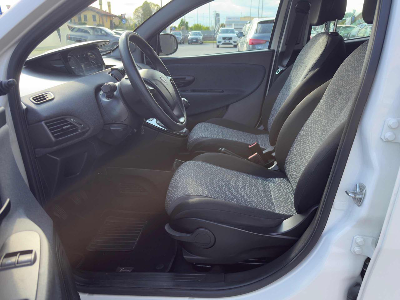 Clicca per ingrandire Ypsilon - 1.2 69 CV 5 porte Platinum