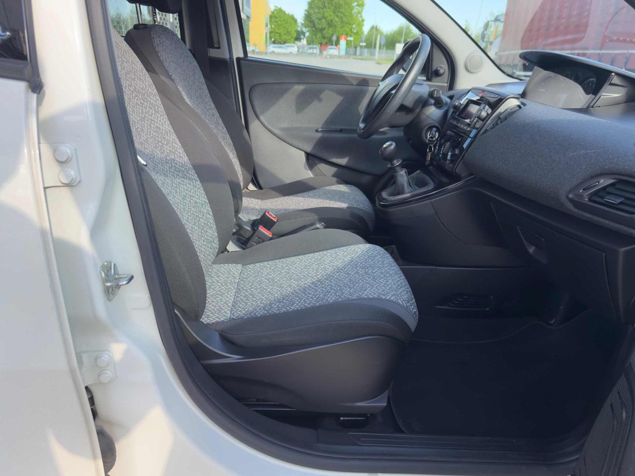 Clicca per ingrandire Ypsilon - 1.2 69 CV 5 porte Platinum