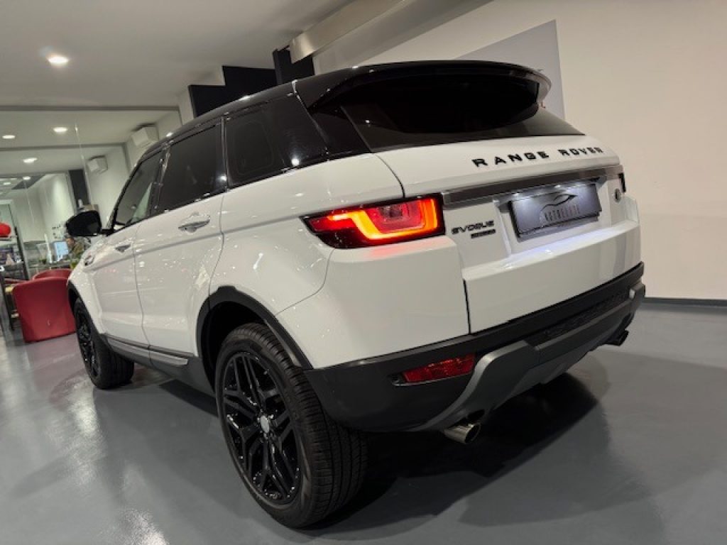 Clicca per ingrandire Range Rover Evoque - 2.0 TD4 150 CV 5p. HSE Dynamic ***SENZA VINCOLI***