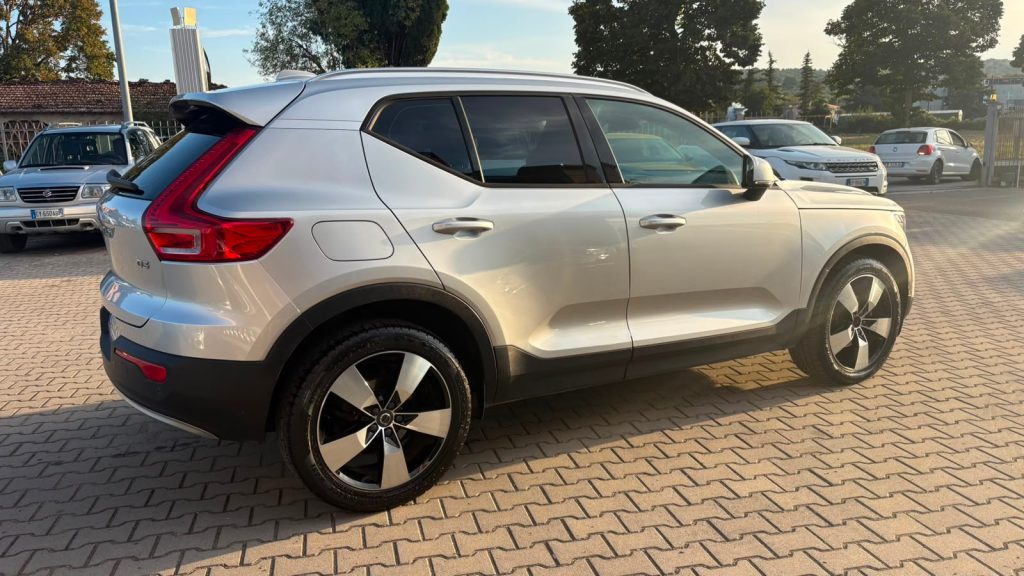 VOLVO XC40 D3 Geartronic Momentum - 3