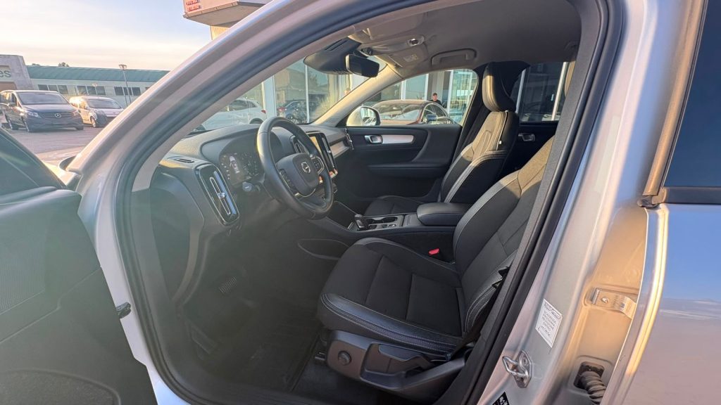 VOLVO XC40 D3 Geartronic Momentum - 10