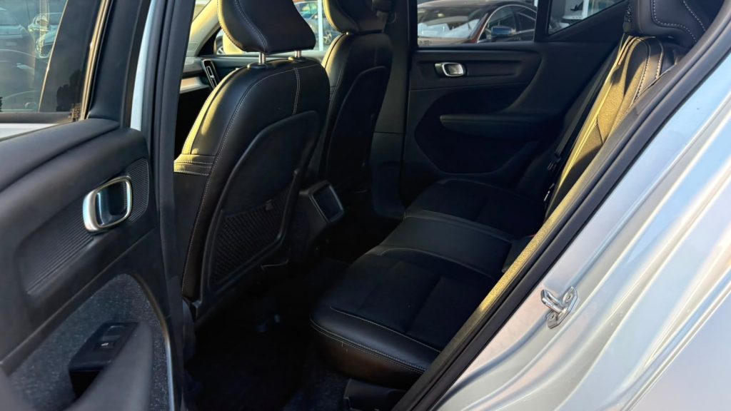 VOLVO XC40 D3 Geartronic Momentum - 17
