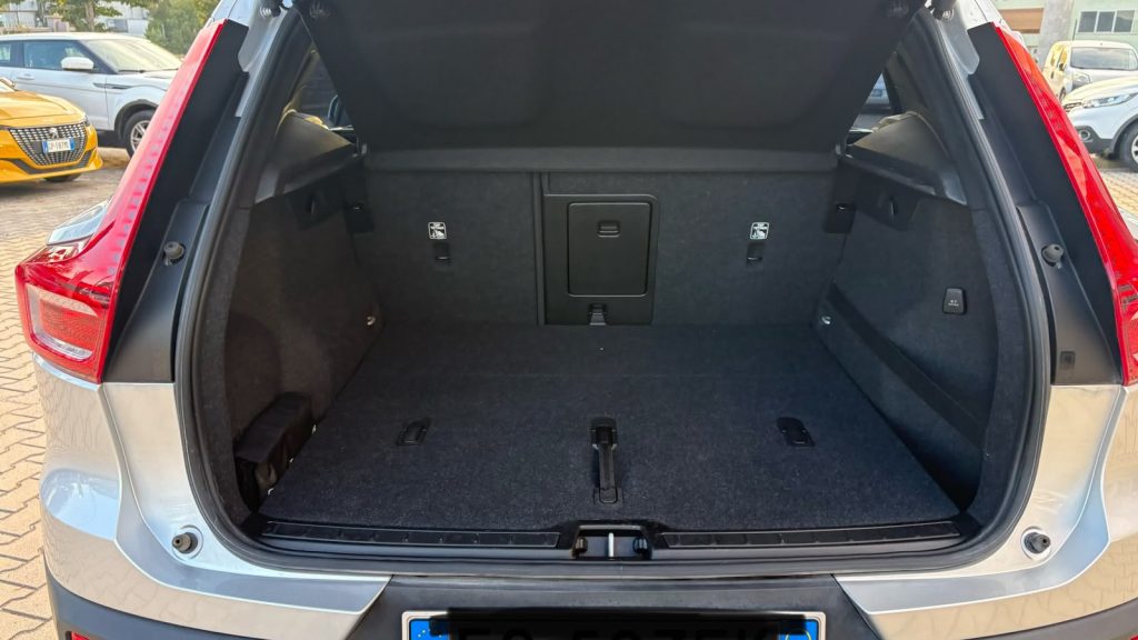 VOLVO XC40 D3 Geartronic Momentum - 18
