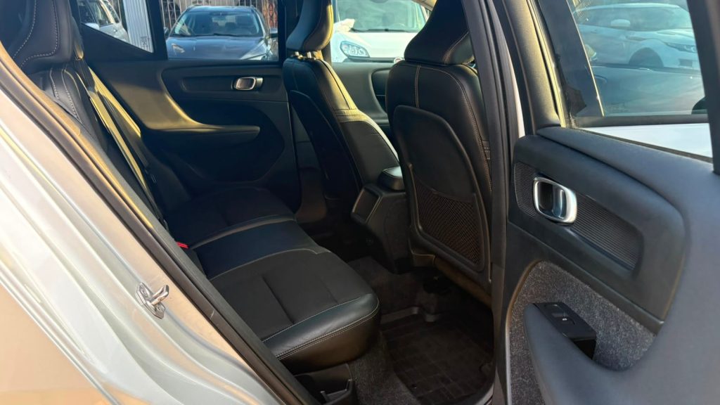 VOLVO XC40 D3 Geartronic Momentum - 22