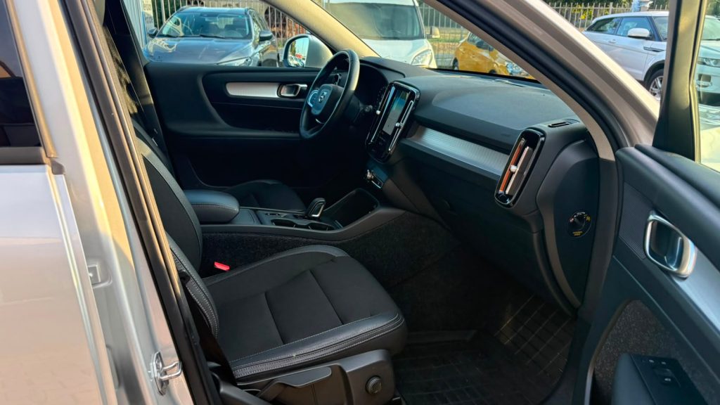 VOLVO XC40 D3 Geartronic Momentum - 23