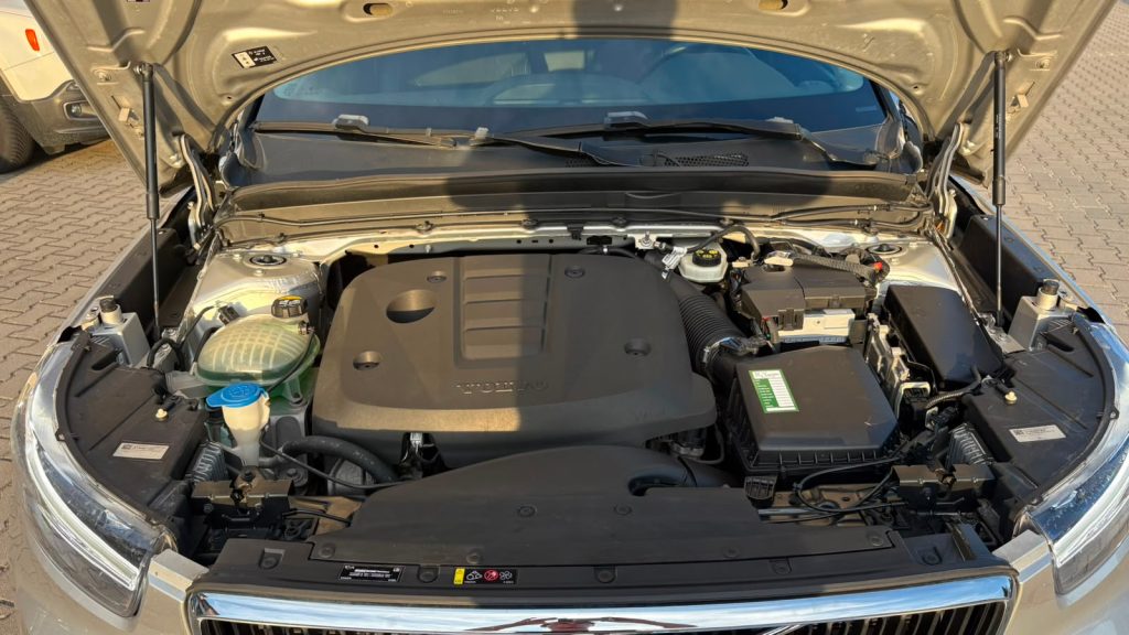 VOLVO XC40 D3 Geartronic Momentum - 25