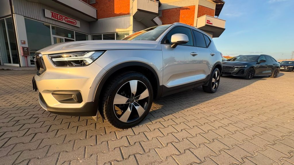 VOLVO XC40 D3 Geartronic Momentum - 26